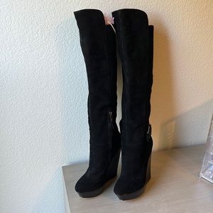 Knee boots